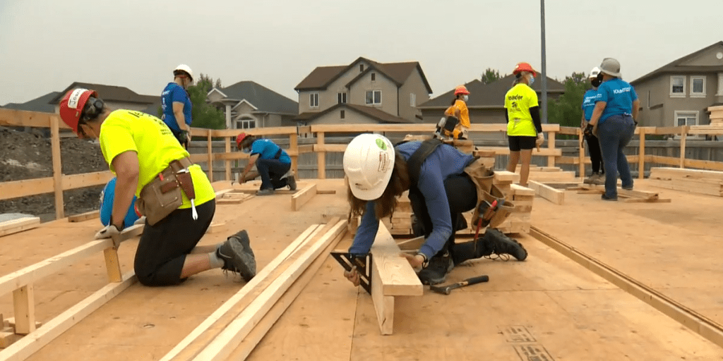 , 202308women build